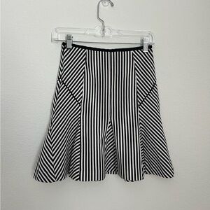 Banana Republic black & white striped skirt 00P